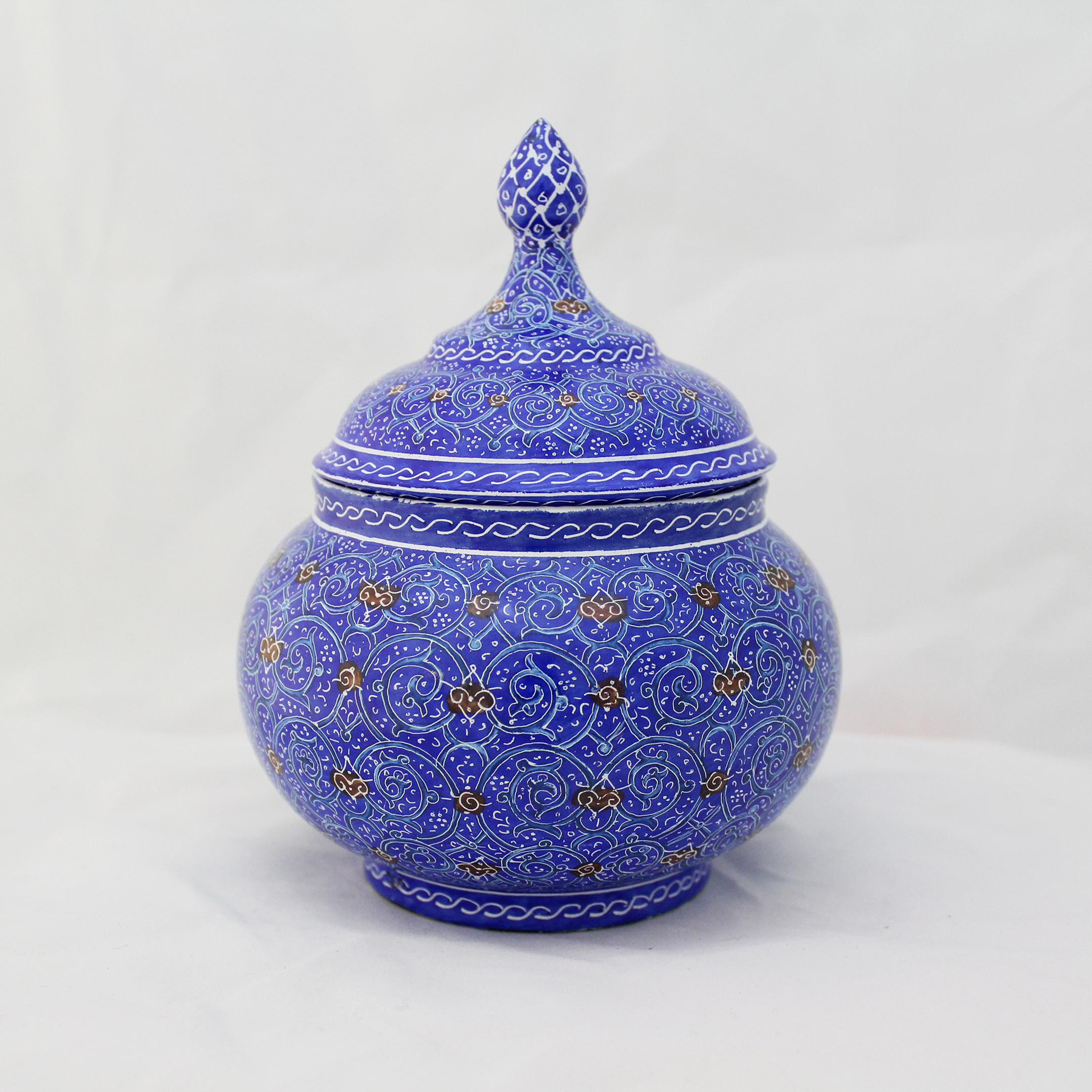 https://tahahandicraft.com/sites/default/files/products/mina/Persian%20enameled%20handmade%20%28Minakari%29%20-%20Sugar%20bowl%20%28Blue%29%20-%2013%20cm%20-%20Tahahandicraft%20-%203.JPG